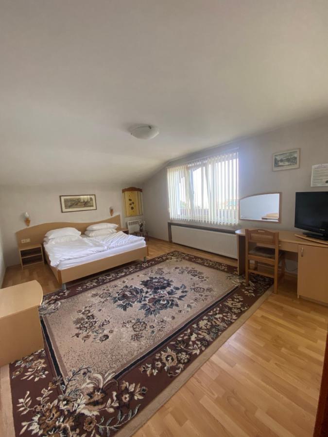Family Hotel Zdravets Sofia Exterior photo